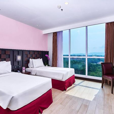 Grand Orchid Hotel Yogyakarta Maguwo Exterior photo