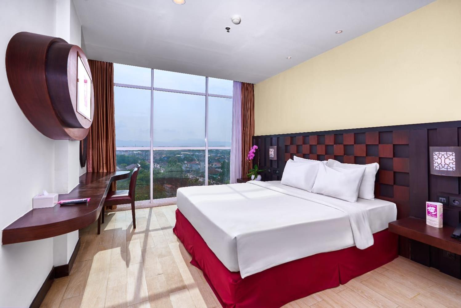 Grand Orchid Hotel Yogyakarta Maguwo Exterior photo