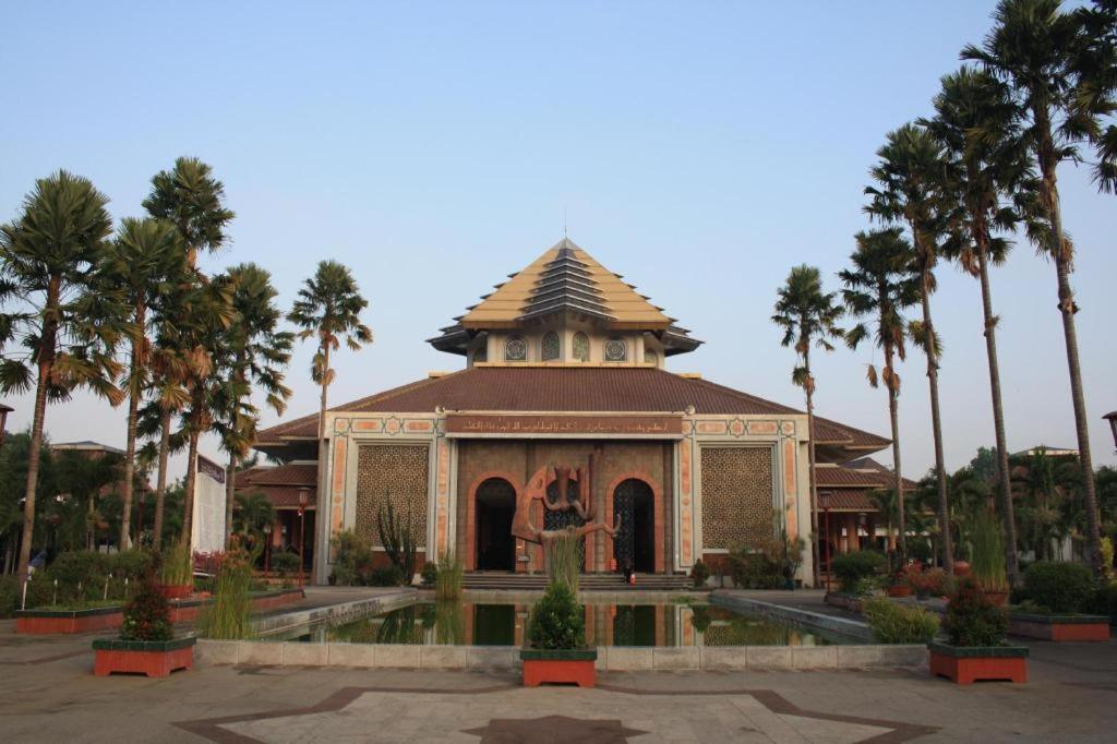 Grand Orchid Hotel Yogyakarta Maguwo Exterior photo