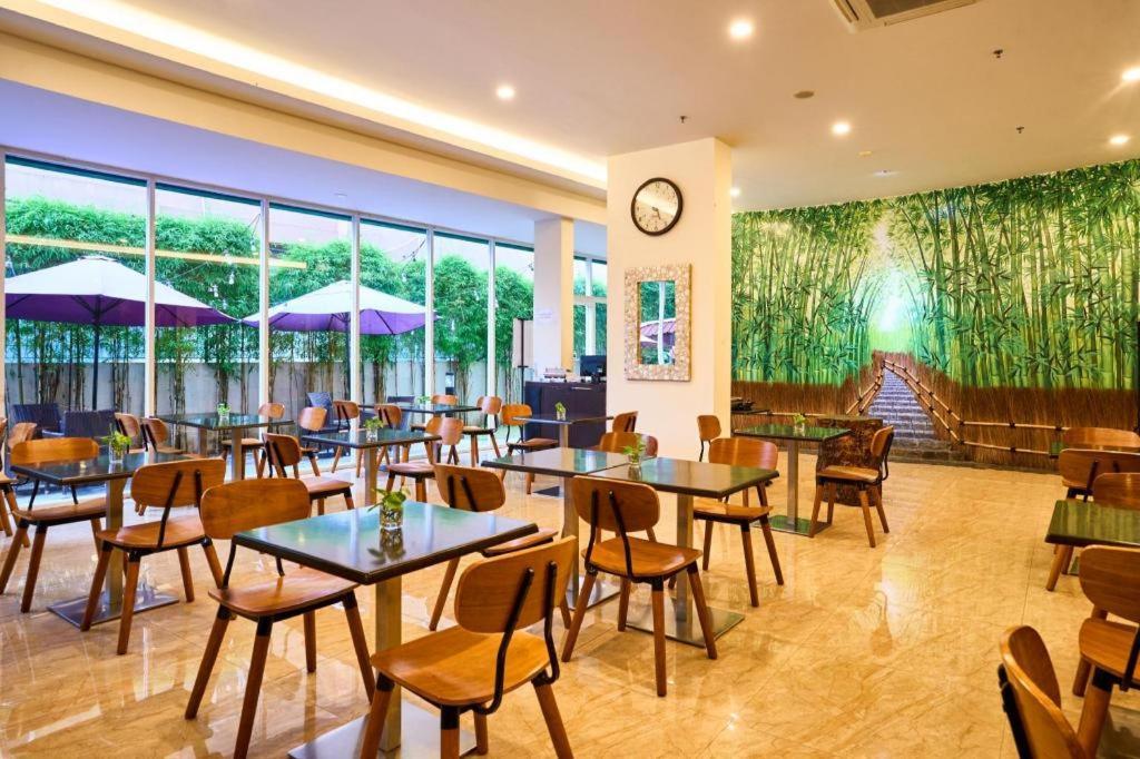 Grand Orchid Hotel Yogyakarta Maguwo Exterior photo