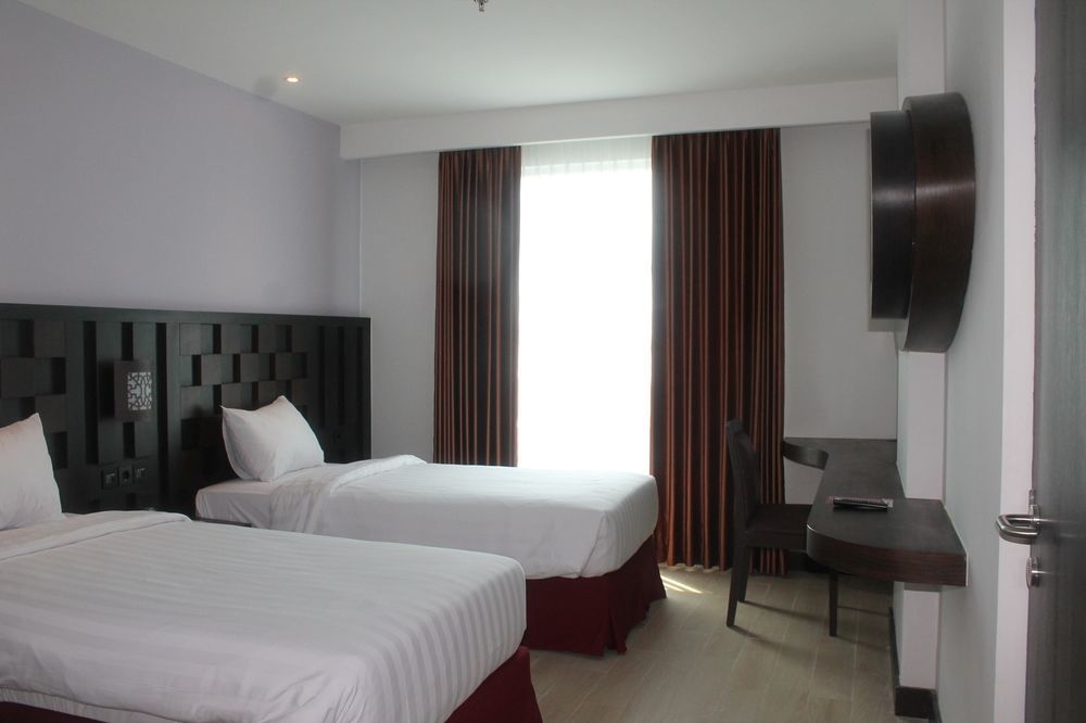 Grand Orchid Hotel Yogyakarta Maguwo Exterior photo