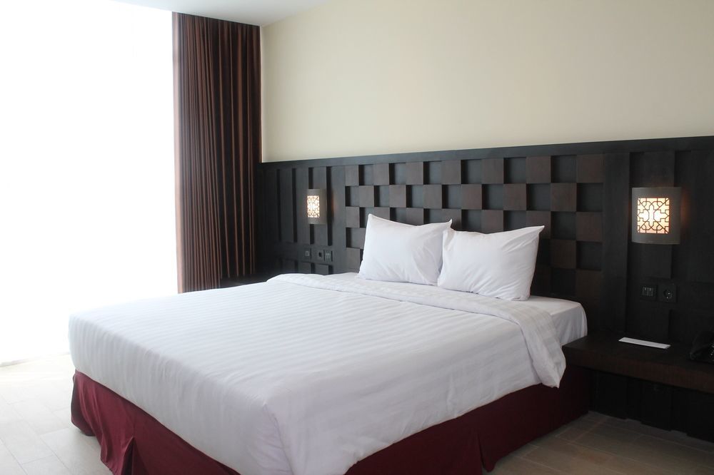 Grand Orchid Hotel Yogyakarta Maguwo Exterior photo