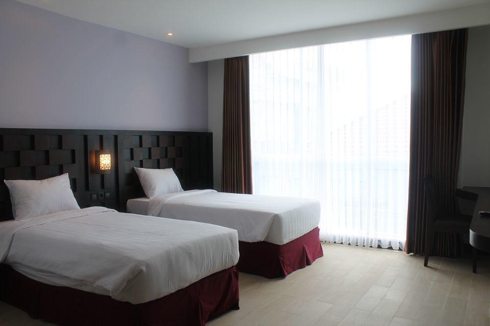 Grand Orchid Hotel Yogyakarta Maguwo Exterior photo