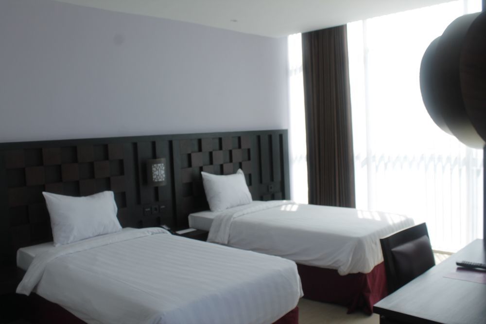 Grand Orchid Hotel Yogyakarta Maguwo Exterior photo