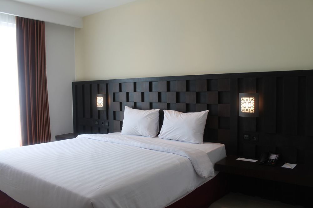Grand Orchid Hotel Yogyakarta Maguwo Exterior photo