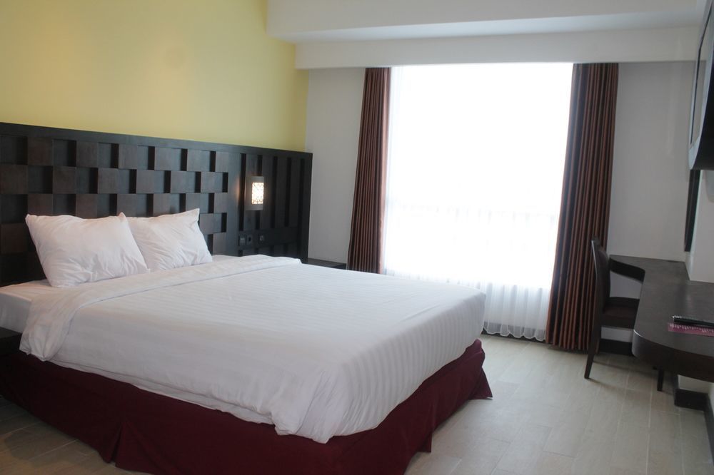 Grand Orchid Hotel Yogyakarta Maguwo Exterior photo