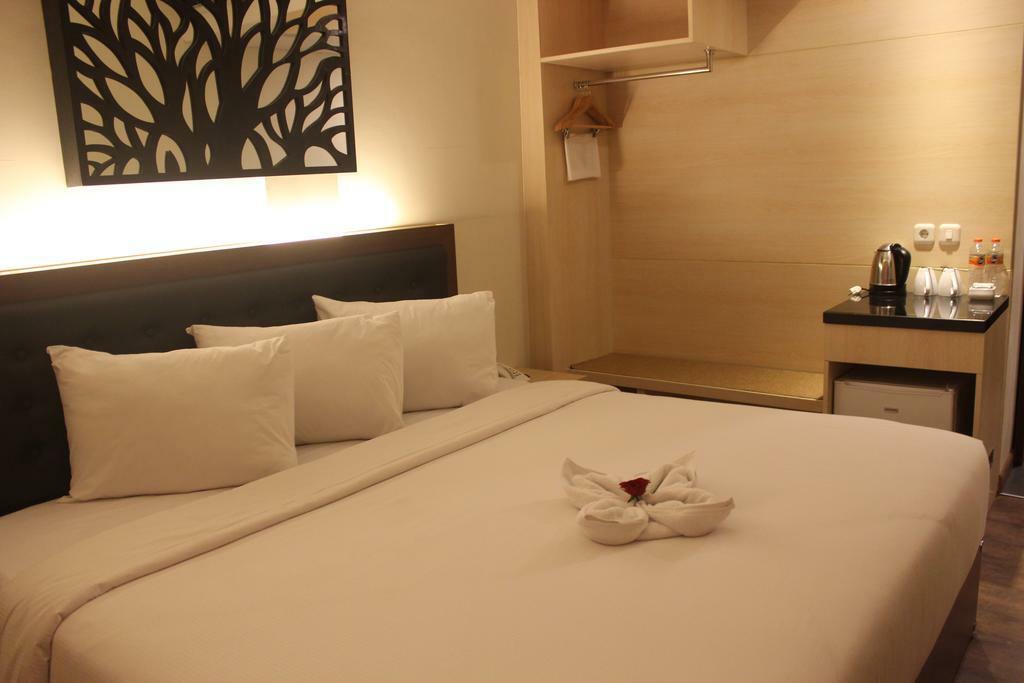 Grand Orchid Hotel Yogyakarta Maguwo Exterior photo
