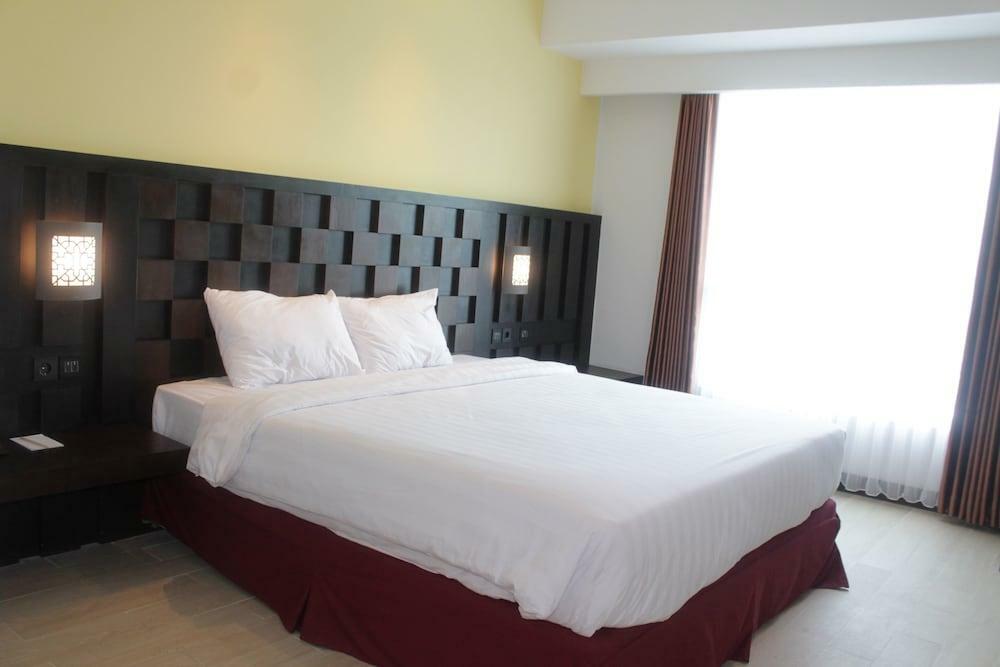 Grand Orchid Hotel Yogyakarta Maguwo Exterior photo